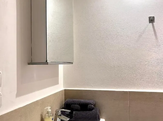 Quiet Close To Center